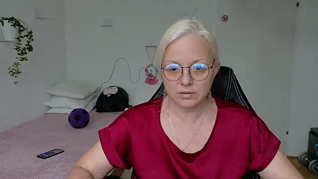 Linsy Kim online show from May 14, 2:02 pm