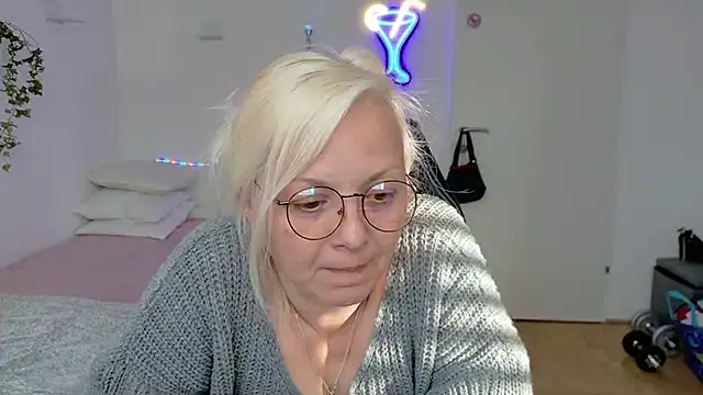 Linsy Kim online show from May 15, 5:20 pm
