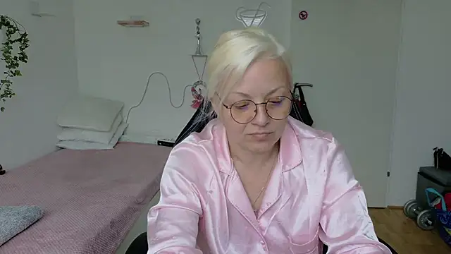 Linsy Kim online show from May 17, 10:44 am