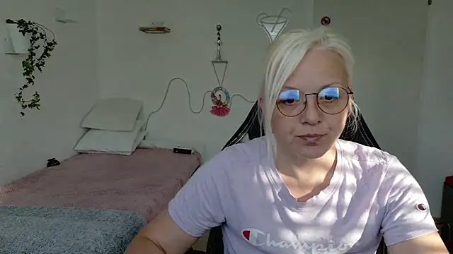 Linsy Kim online show from May 19, 4:57 pm