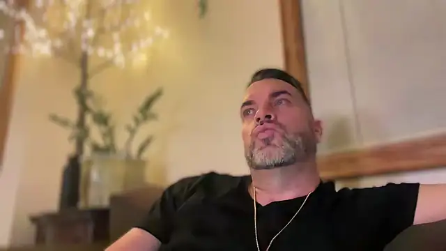 Snapshot of Ty_lerDavid chatting on March 7, 7:38 am Ty lerDavid online show from March 7, 7:38 am