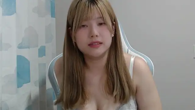 Snapshot of asuka_xoxo chatting on September 22, 8:11 pm asuka xoxo online show from September 22, 8:11 pm