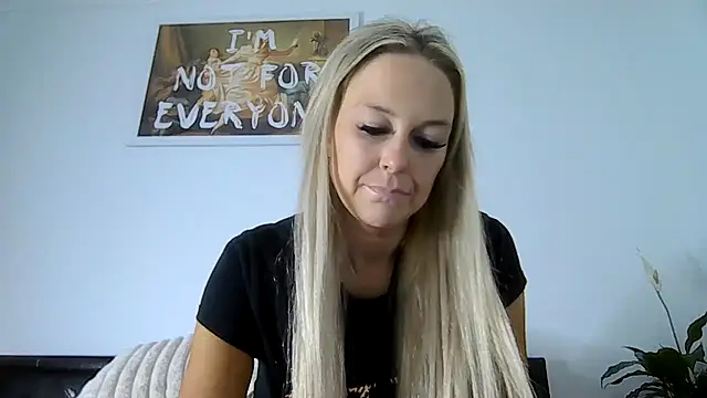 imyourgoodgirl69 online show from November 16, 3:45 am