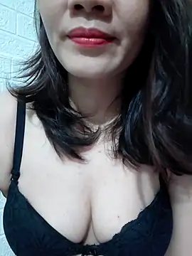 Singlemom69x online show from May 11, 1:28 pm