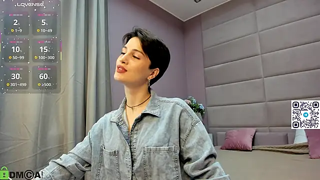 Adeline Perle online show from October 10, 11:26 pm