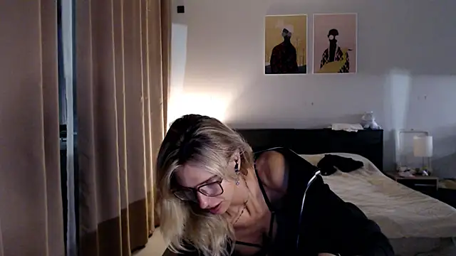 Snapshot of VivianCoke chatting on October 6, 6:16 pm VivianCoke online show from October 6, 6:16 pm