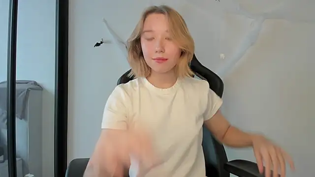 Agatha May online show from October 29, 4:48 am