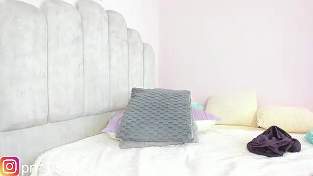 paula cosio online show from October 4, 4:05 pm