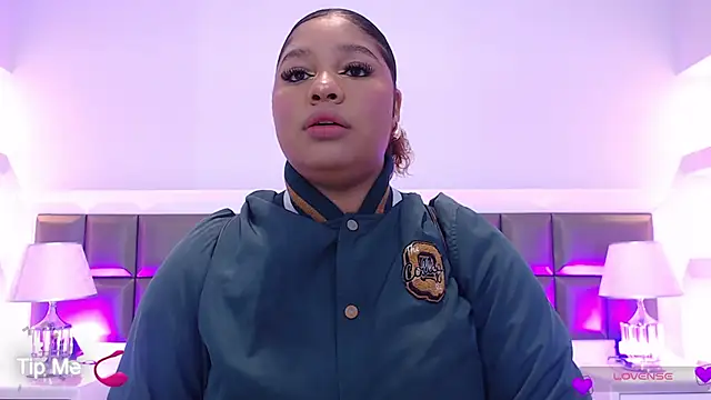 Snapshot of LennaEvans chatting on October 6, 10:45 am LennaEvans online show from October 6, 10:45 am