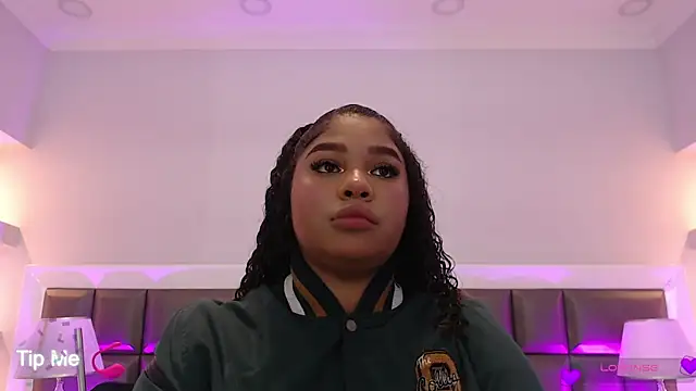 Snapshot of LennaEvans chatting on October 18, 11:33 am LennaEvans online show from October 18, 11:33 am