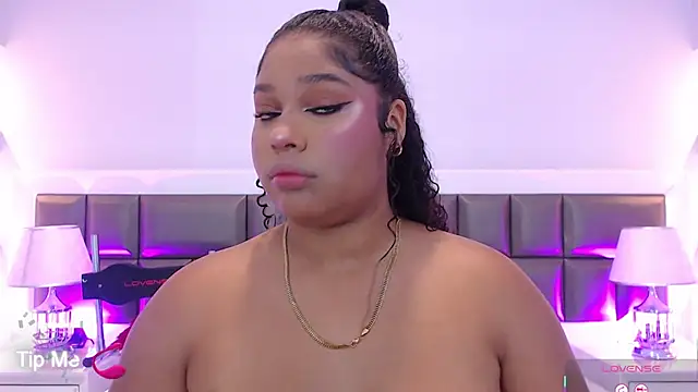 Snapshot of LennaEvans chatting on October 24, 11:17 am LennaEvans online show from October 24, 11:17 am