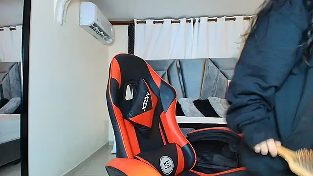 MiniLove 01 online show from October 14, 12:50 pm