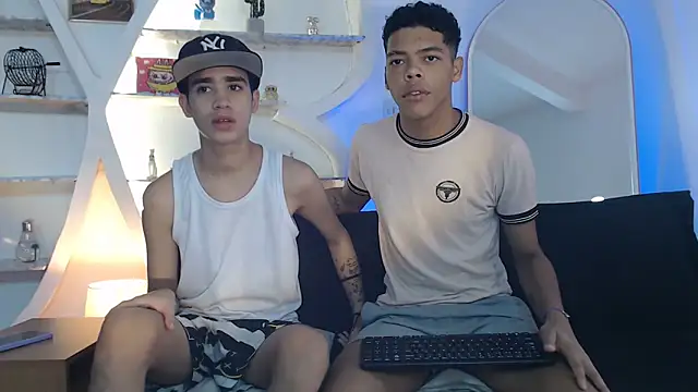 Snapshot of PRETTY_FEM chatting on September 18, 1:24 pm PRETTY FEM online show from September 18, 1:24 pm