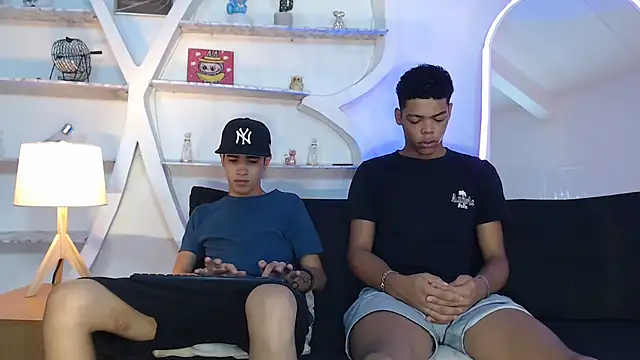 Snapshot of PRETTY_FEM chatting on September 23, 1:14 pm PRETTY FEM online show from September 23, 1:14 pm