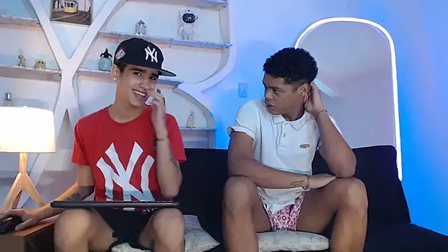 Snapshot of PRETTY_FEM chatting on September 30, 1:27 pm PRETTY FEM online show from September 30, 1:27 pm