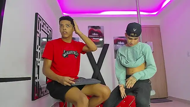 Snapshot of PRETTY_FEM chatting on October 14, 1:34 pm PRETTY FEM online show from October 14, 1:34 pm