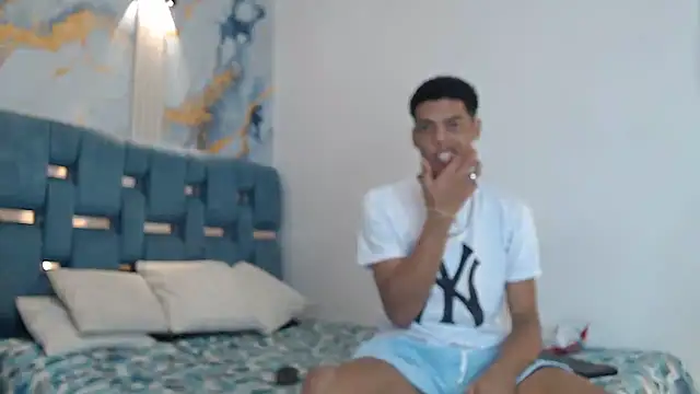 PRETTY FEM online show from January 8, 1:19 am