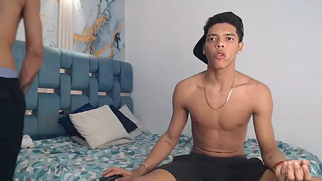 PRETTY FEM online show from March 4, 1:44 am