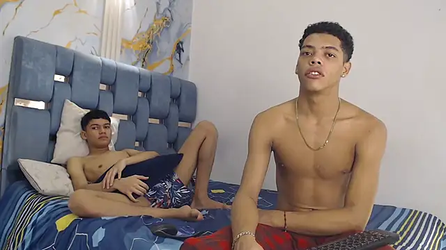 PRETTY FEM online show from March 29, 7:36 pm