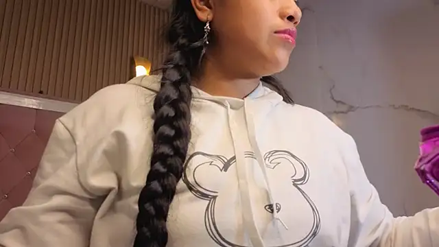 Victoria b  online show from November 8, 8:18 pm