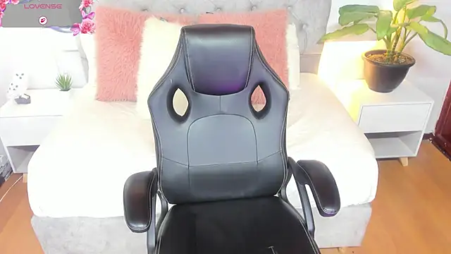 Snapshot of celeste_contreras chatting on October 14, 5:36 pm celeste contreras online show from October 14, 5:36 pm