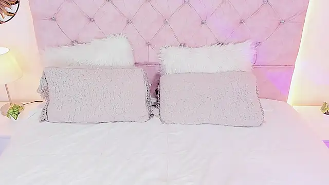 Snapshot of celeste_contreras chatting on October 27, 5:06 pm celeste contreras online show from October 27, 5:06 pm