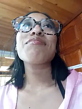 Snapshot of celeste_contreras chatting on October 28, 4:09 pm celeste contreras online show from October 28, 4:09 pm