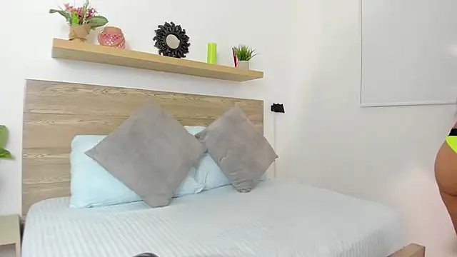 Snapshot of atenea_blaack chatting on September 23, 2:25 am atenea blaack online show from September 23, 2:25 am