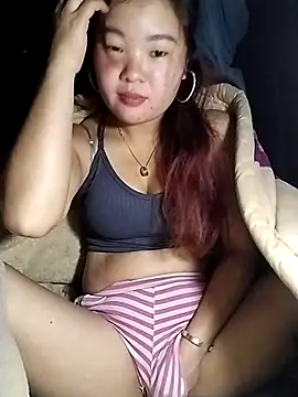 lylylove online show from February 19, 1:56 am