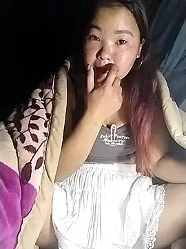 lylylove online show from March 27, 8:41 pm