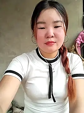 lylylove online show from May 6, 4:41 am