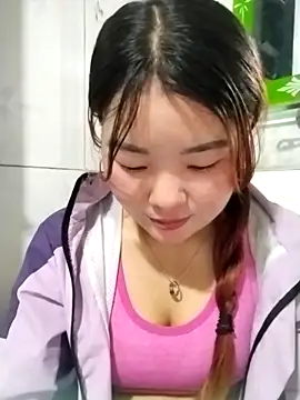 lylylove online show from May 9, 5:23 am