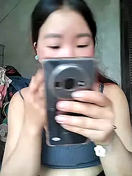 Snapshot of lylylove chatting on June 22, 1:29 am lylylove online show from June 22, 1:29 am
