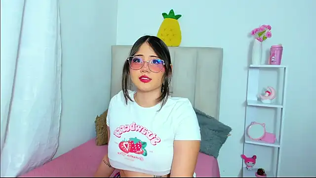 ImSofia222  online show from November 21, 7:18 am