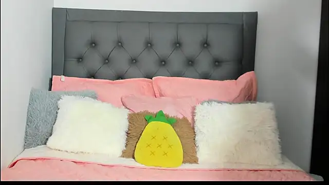 ImSofia222  online show from March 6, 11:12 pm