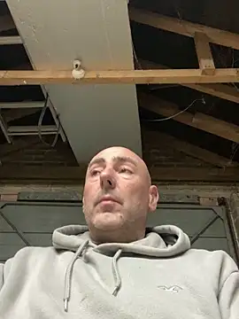 Snapshot of Richmcgee chatting on March 21, 8:23 pm Richmcgee online show from March 21, 8:23 pm