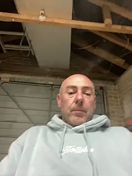 Snapshot of Richmcgee chatting on March 25, 8:26 pm Richmcgee online show from March 25, 8:26 pm