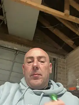 Snapshot of Richmcgee chatting on March 31, 7:25 pm Richmcgee online show from March 31, 7:25 pm