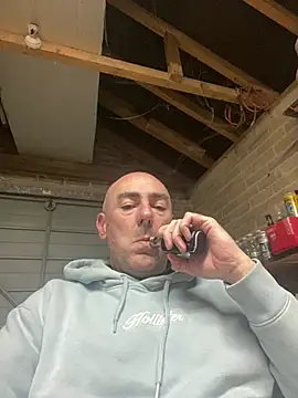 Snapshot of Richmcgee chatting on April 1, 7:44 pm Richmcgee online show from April 1, 7:44 pm