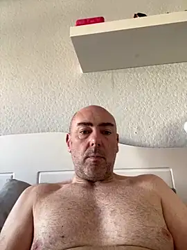 Snapshot of Richmcgee chatting on April 3, 2:37 pm Richmcgee online show from April 3, 2:37 pm