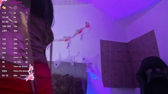 Snapshot of SoffiRousee chatting on October 28, 3:21 am SoffiRousee online show from October 28, 3:21 am