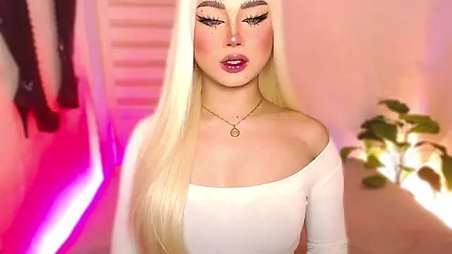 Snapshot of MissRumi_Hunter chatting on February 8, 7:06 pm MissRumi Hunter online show from February 8, 7:06 pm