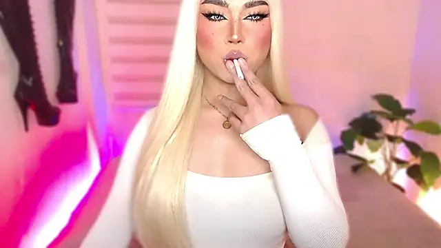 Snapshot of MissRumi_Hunter chatting on February 10, 9:24 am MissRumi Hunter online show from February 10, 9:24 am