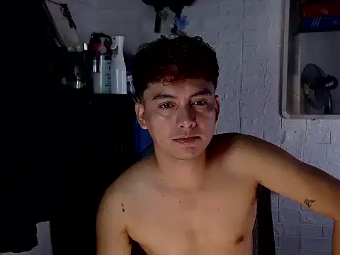 Snapshot of Tempting_jon chatting on May 4, 8:32 am Tempting jon online show from May 4, 8:32 am