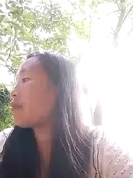 miss-su online show from March 31, 10:15 am