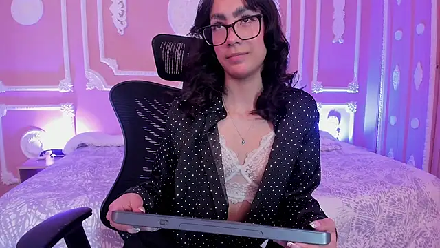 aitana johns online show from October 4, 3:21 pm