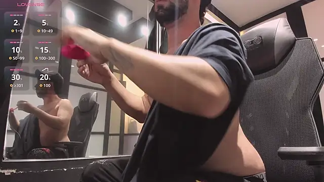 JhoanMontes online show from October 18, 8:20 pm