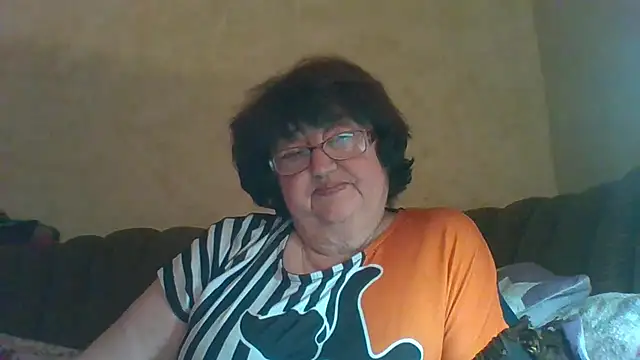 Snapshot of MilaSky5303 chatting on October 4, 8:45 am MilaSky5303 online show from October 4, 8:45 am