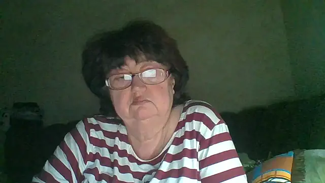 Snapshot of MilaSky5303 chatting on October 9, 4:21 am MilaSky5303 online show from October 9, 4:21 am