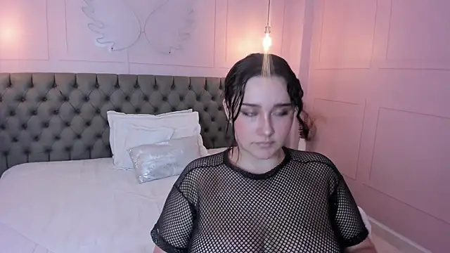 Snapshot of Briana_24 chatting on October 12, 6:18 pm Briana 24 online show from October 12, 6:18 pm